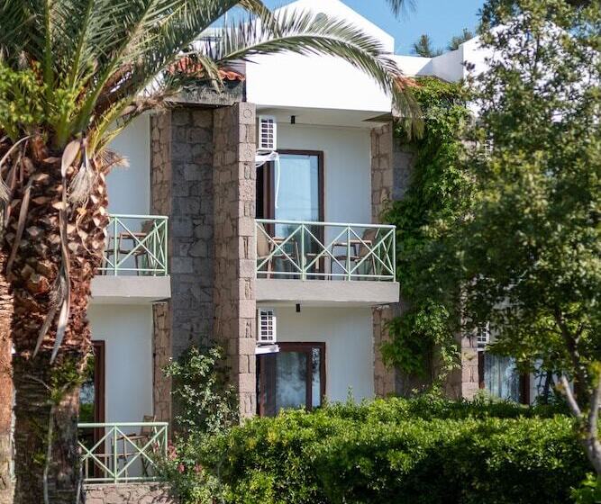 בית מלון כפרי Assos Troy Beach