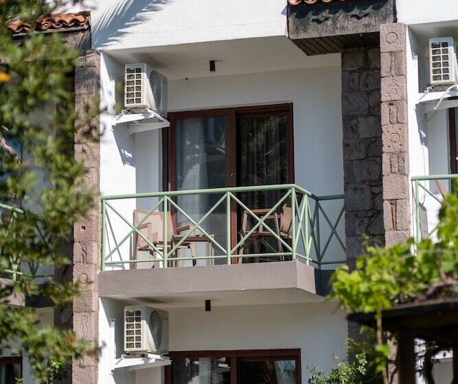 בית מלון כפרי Assos Troy Beach