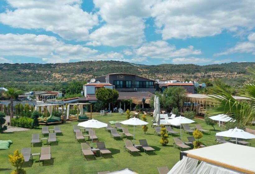 בית מלון כפרי Assos Troy Beach