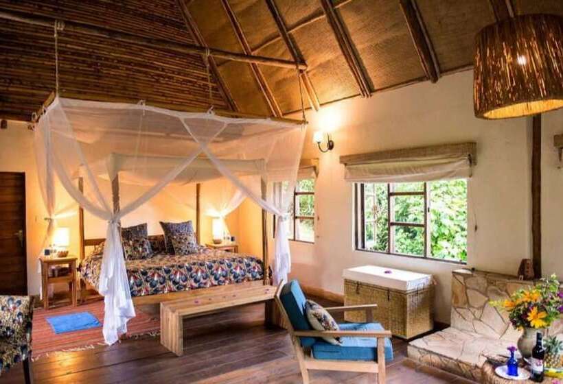 هتل Bwindi Safari Lodge