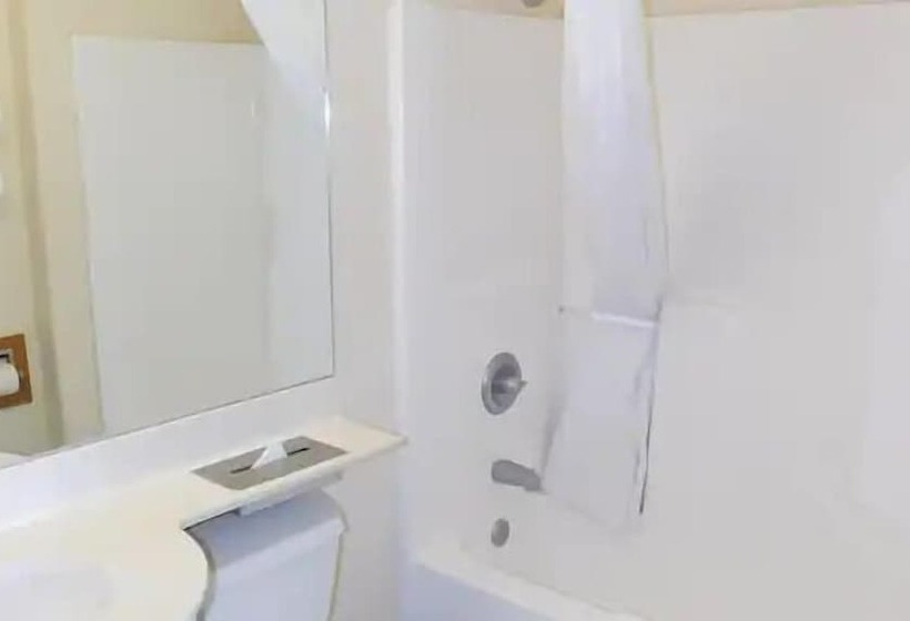 Отель Chadron Inn & Suites