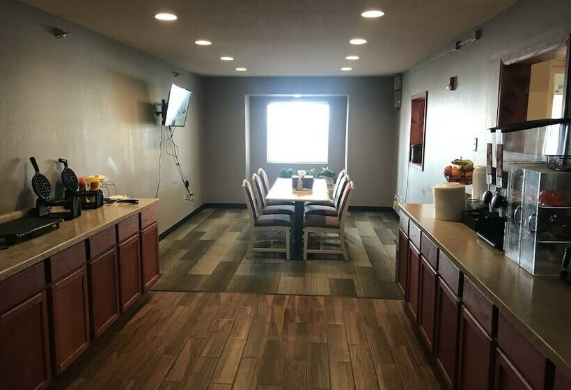 Отель Chadron Inn & Suites