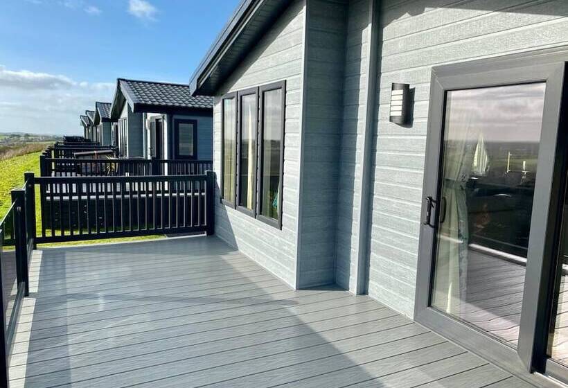 Отель Elite Bluewater Lodge