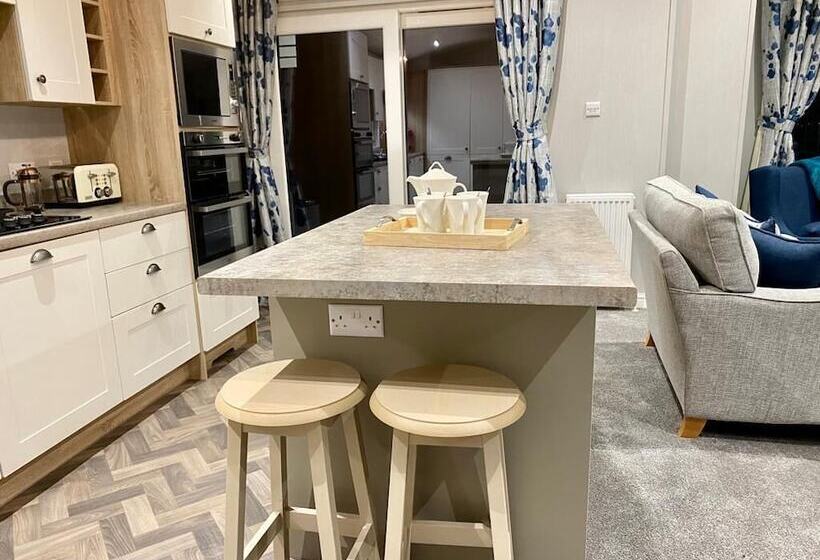 Отель Elite Bluewater Lodge