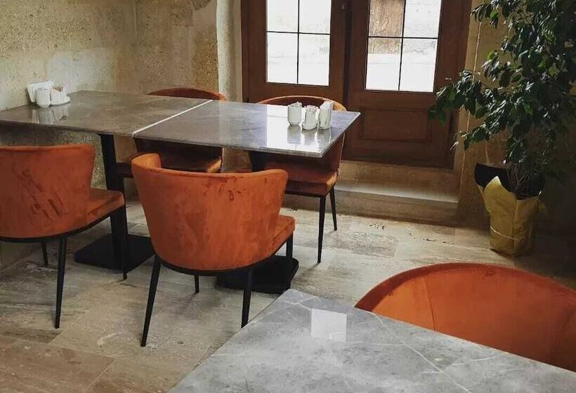 هتل Evanthia Cave Suites