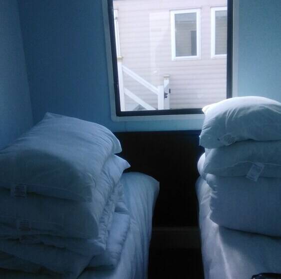 Отель River Views Dog Friendly Caravan 3 Bedrooms