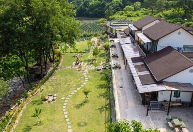 Отель Gangneung Happymong Pension