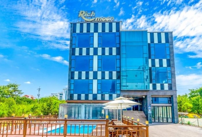 Отель Gangneung Richmoon Pension