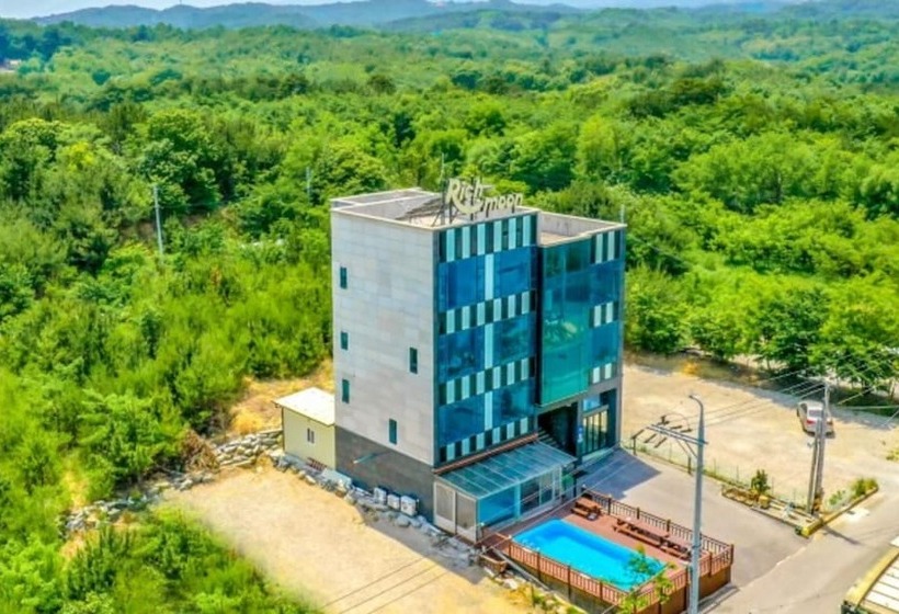 Отель Gangneung Richmoon Pension