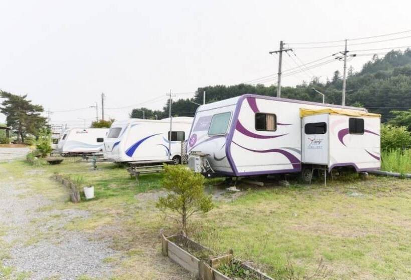 فندق Gapyeong Holiday Caravan Park Pension