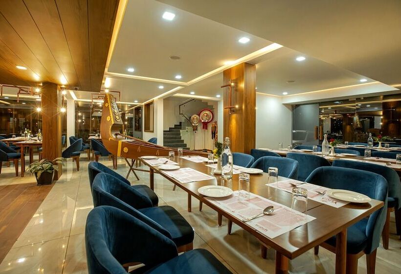 فندق Harivaram Yuga