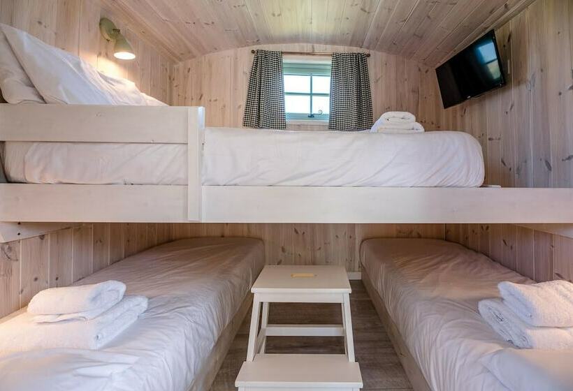 فندق Honeysuckle Farm Hut 3   Suffolk Farm Holidays