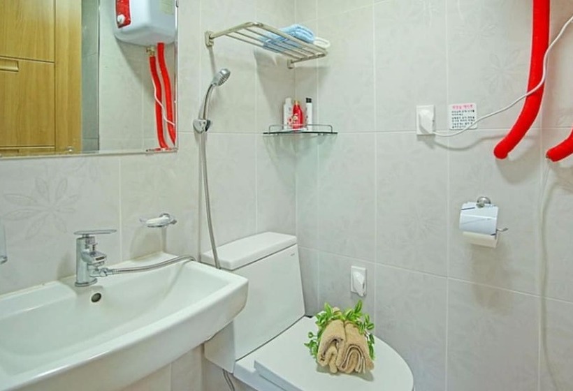 Отель Hwayang Gyegok Domyeongsan Pension