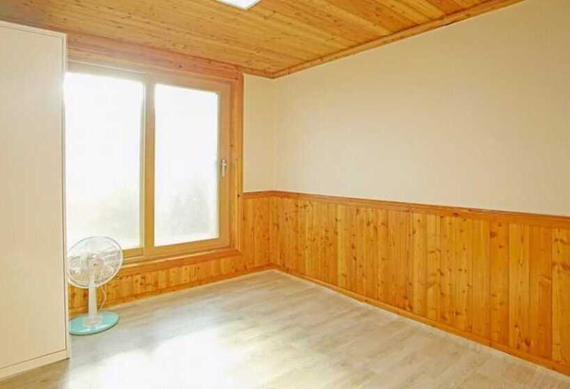 Отель Hwayang Gyegok Domyeongsan Pension