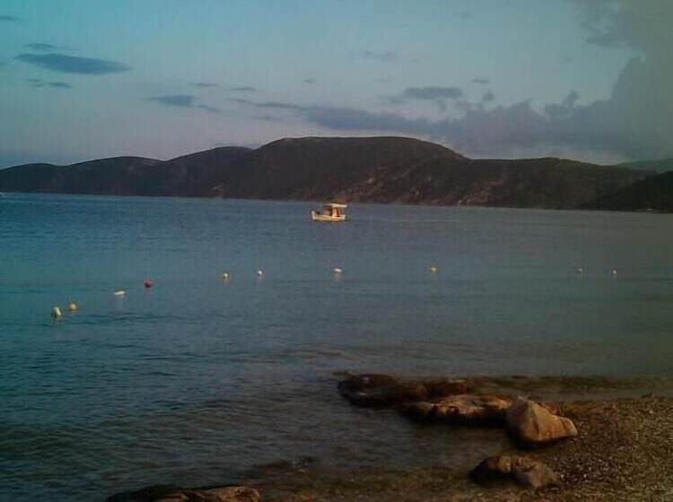 בית מלון כפרי Korfos