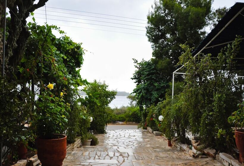 בית מלון כפרי Korfos