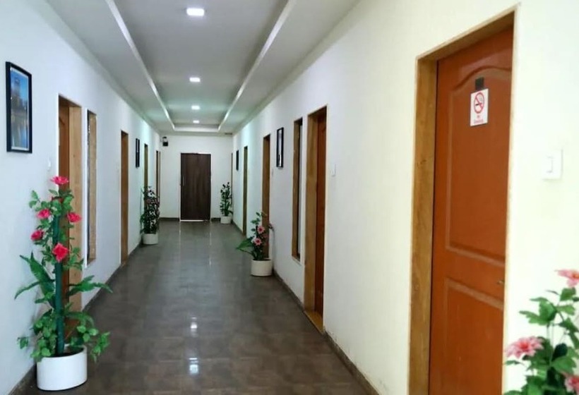 בית מלון כפרי Krushna Express Inn