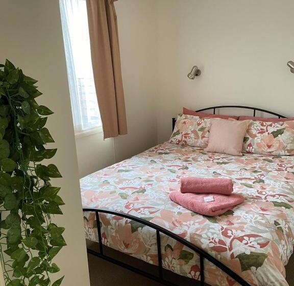 בית מלון כפרי Mansfield Lakeside