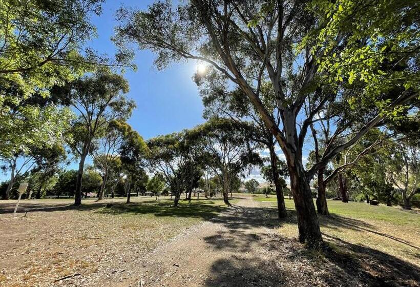 בית מלון כפרי Mansfield Lakeside