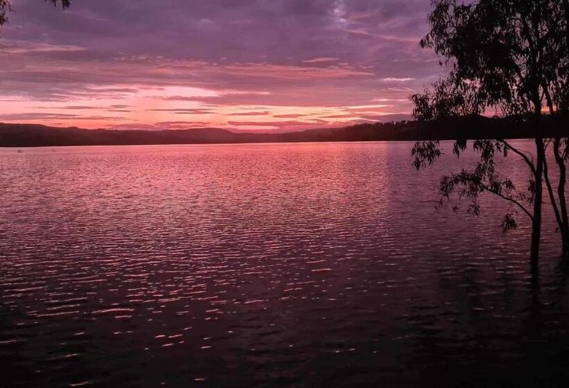 בית מלון כפרי Mansfield Lakeside