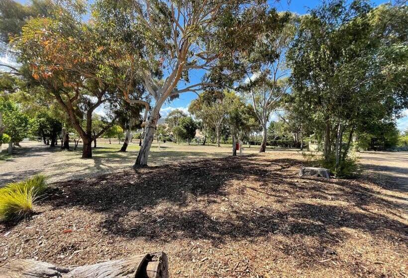 בית מלון כפרי Mansfield Lakeside