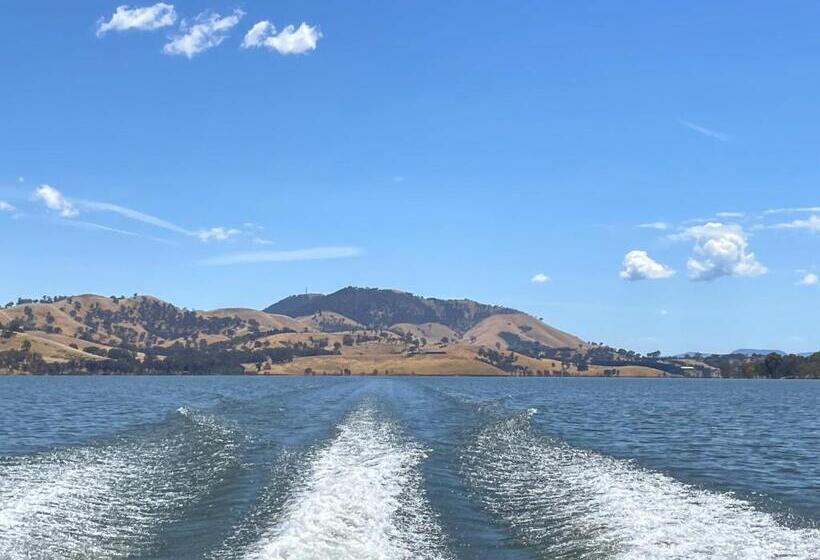 בית מלון כפרי Mansfield Lakeside