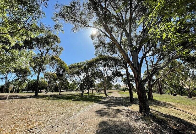 בית מלון כפרי Mansfield Lakeside