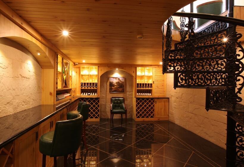 فندق Montrose Golf Resort & Spa