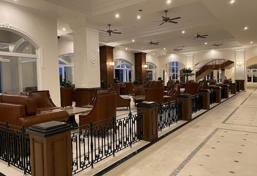 فندق Montrose Golf Resort & Spa