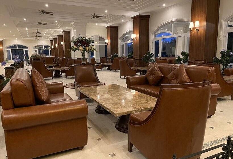 فندق Montrose Golf Resort & Spa