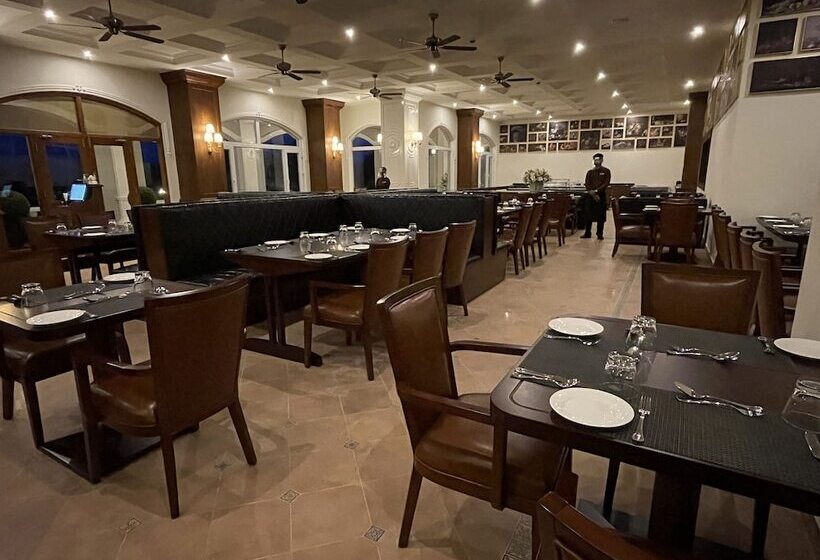 فندق Montrose Golf Resort & Spa