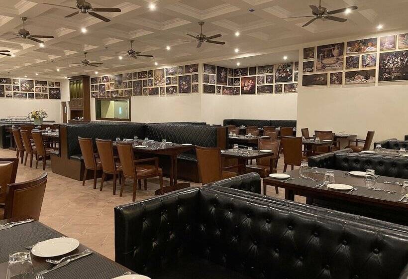 酒店 Montrose Golf Resort & Spa