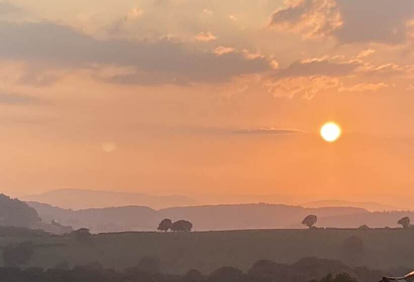 Отель Original Roadsmans Wagon, With Breathtaking Views
