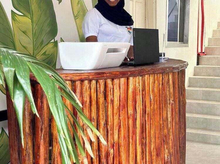 Отель Pole Pole House