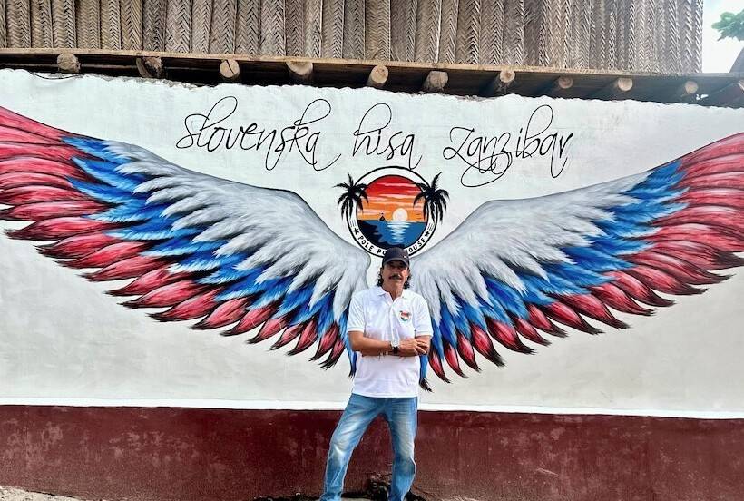 Отель Pole Pole House