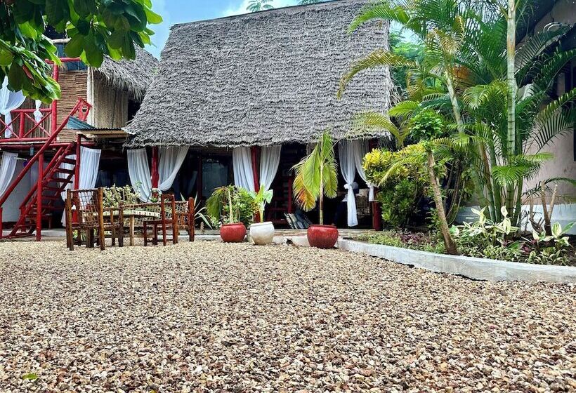 Отель Pole Pole House