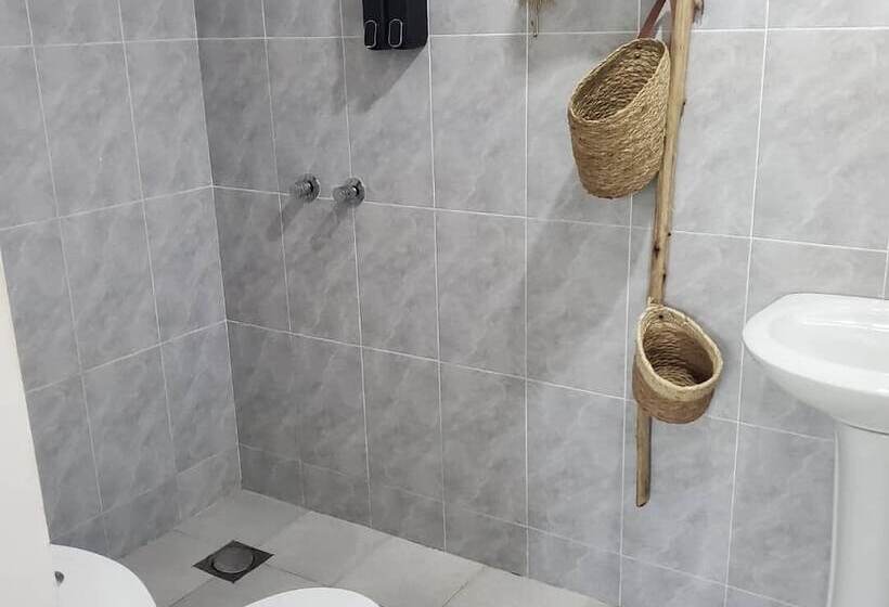 Отель Pole Pole House