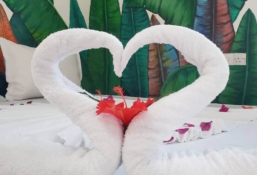 Отель Pole Pole House