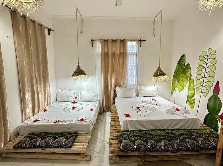 Отель Pole Pole House