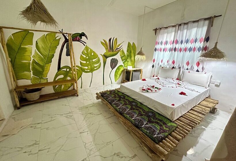 Отель Pole Pole House