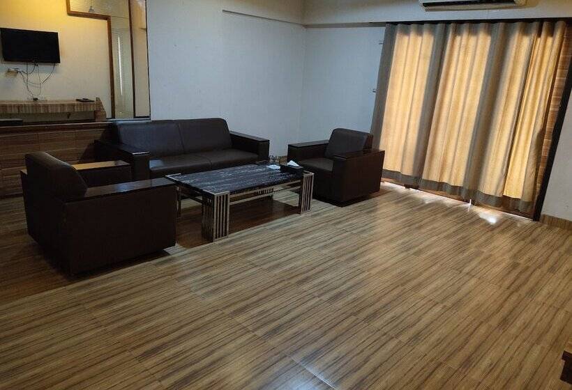 فندق Praveen International