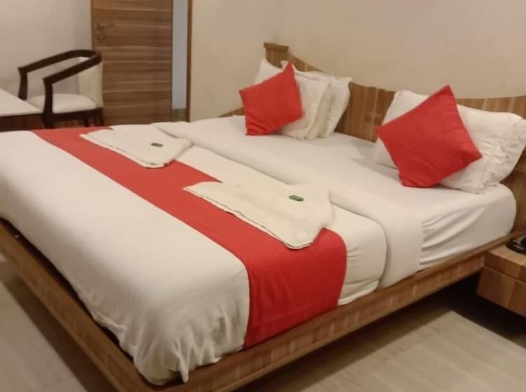 فندق Praveen International