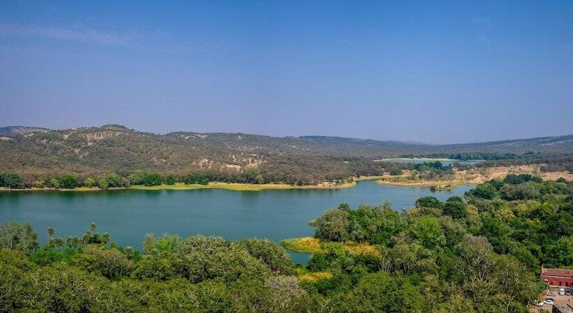 Hotel Ranthambore Tiger Resort By Park Tree