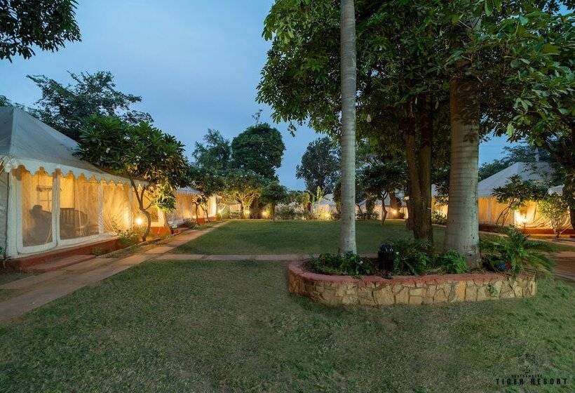 Hotel Ranthambore Tiger Resort By Park Tree