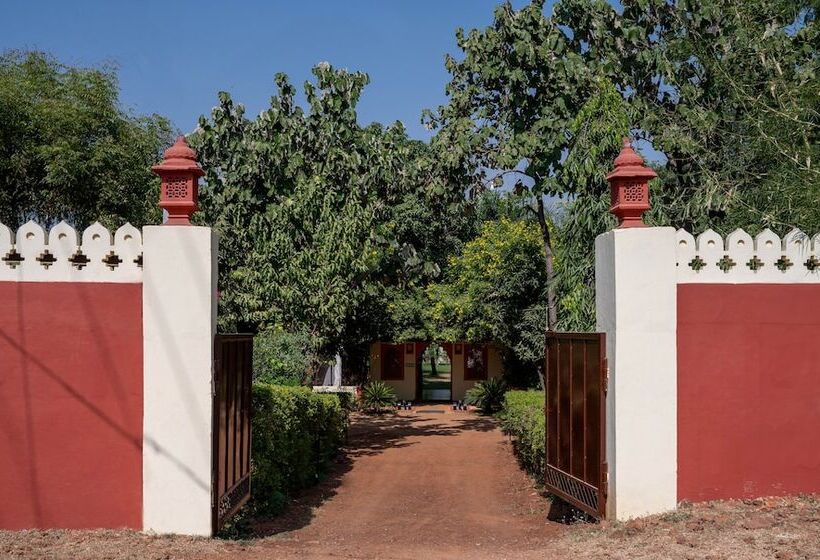 Hotel Ranthambore Tiger Resort By Park Tree