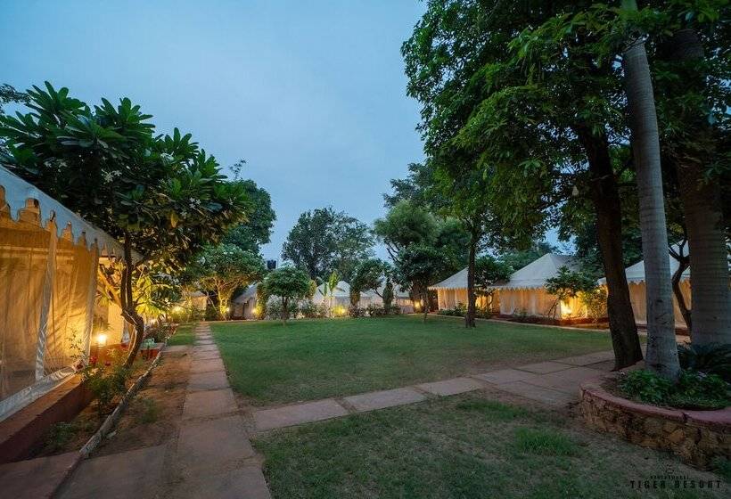 Hotel Ranthambore Tiger Resort By Park Tree