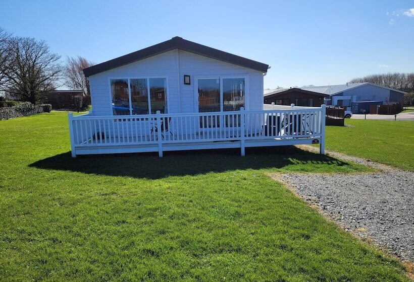 בית מלון כפרי Remarkable 3 Bed House In Hull