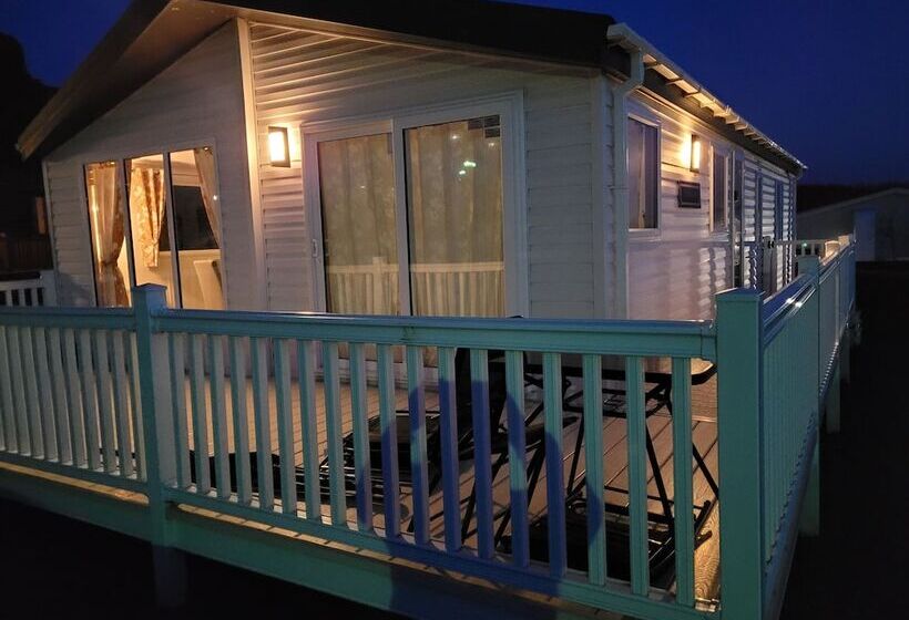 בית מלון כפרי Remarkable 3 Bed House In Hull