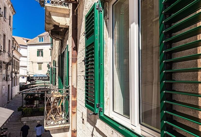 בית מלון כפרי Riva City Rooms