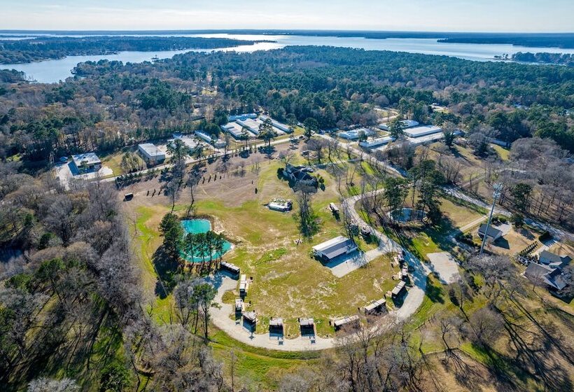 田舎風ホテル Happy Goat Retreat